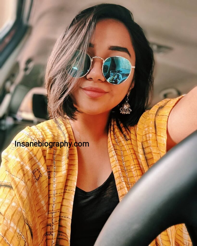 Prajakta Koli Taking selfie in car