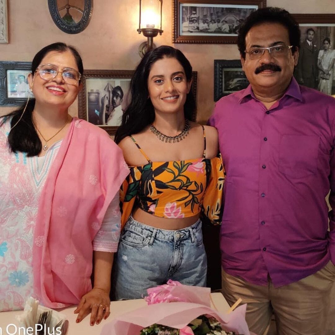 Sonal Devraj with father and mother