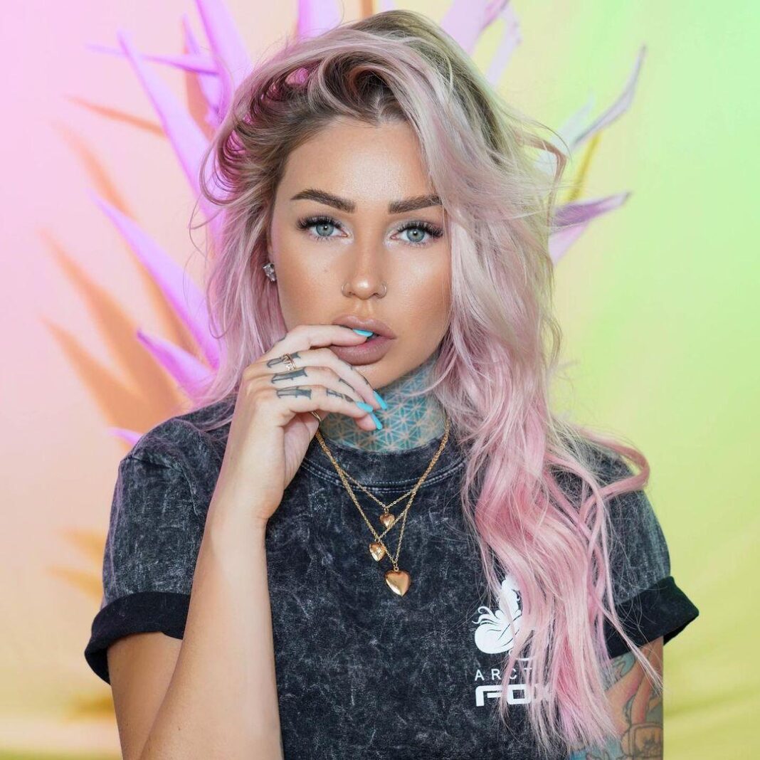 Kristen Leanne Biography, Age, Family, Net Worth, Height, Facts, and more.