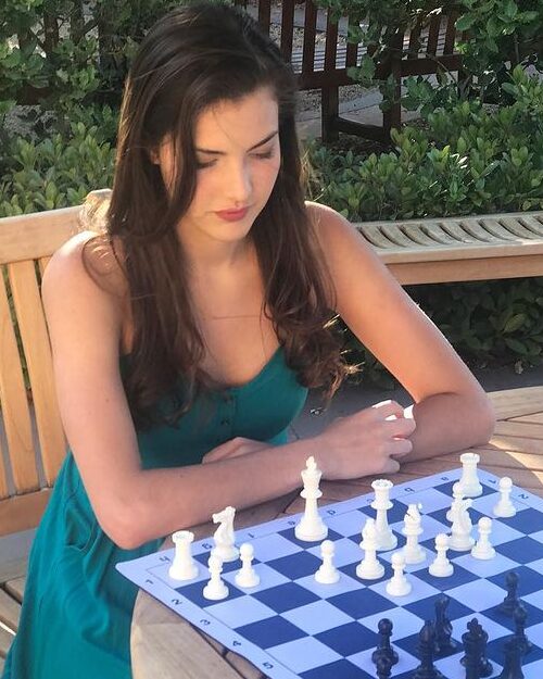 Alexandra Botez Net Worth 2023: How Rich is the Chess Streamer? - Techie +  Gamers