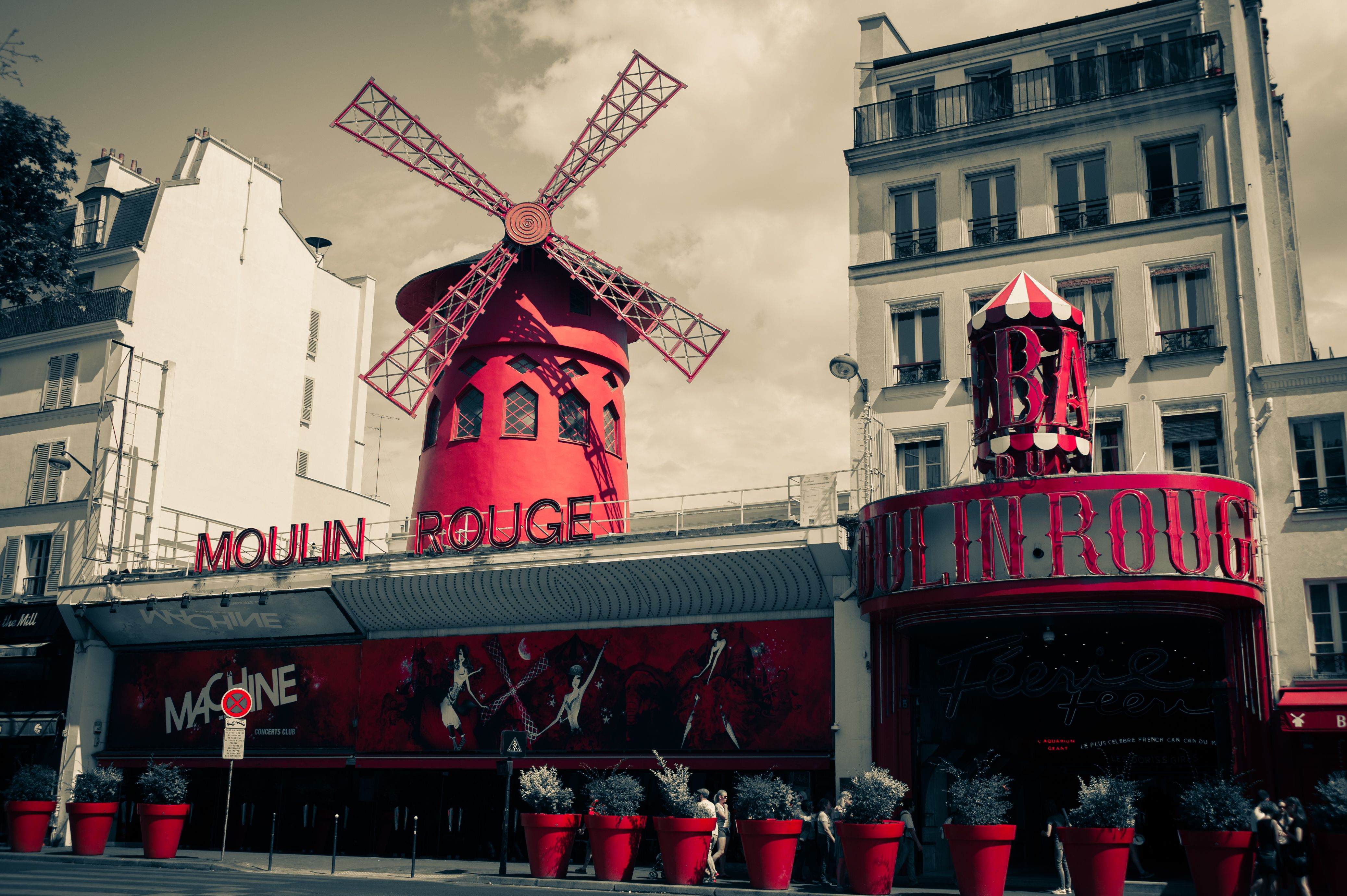 Courtesans Who Became Cultural Icons: The Real Reason History Still Remembers Them 3 The iconic Moulin Rouge windmill facade in Montmartre Paris where courtesans performed
