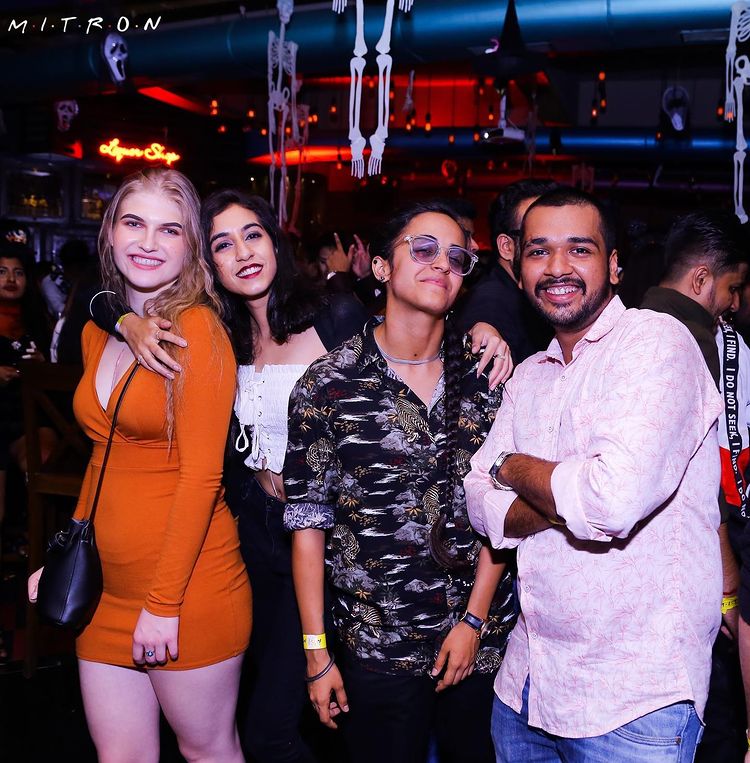 Ruhee Dosani with her Friends photo
